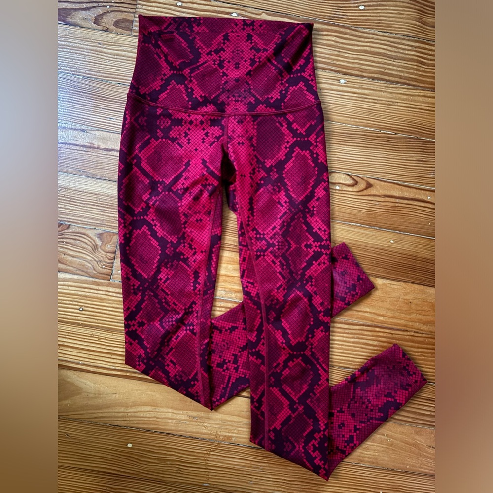 Lululemon Wunder Under Pant (Hi-Rise) *Full-On Luon
Ziggy Snake Red Cranberry